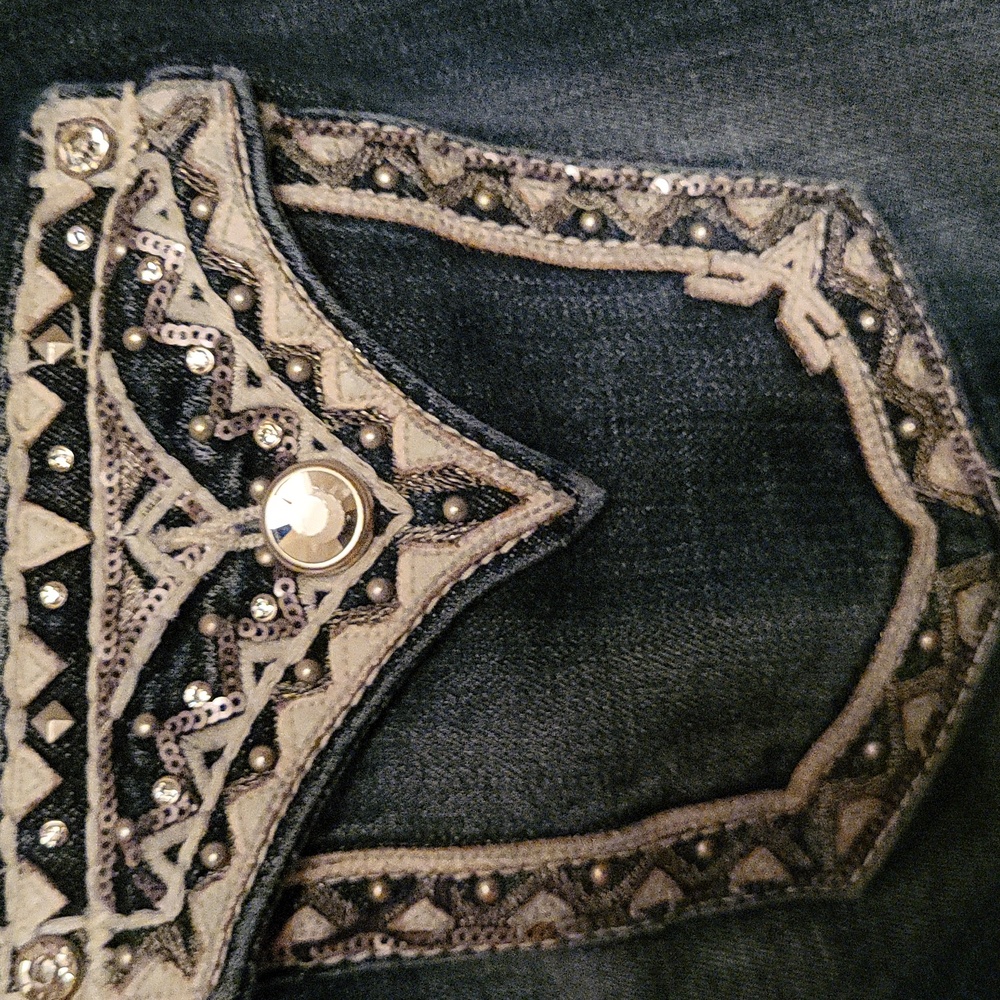 Vigoss Blue Jeans with Embellished Pockets Size 7/9 - Picture 5 of 15